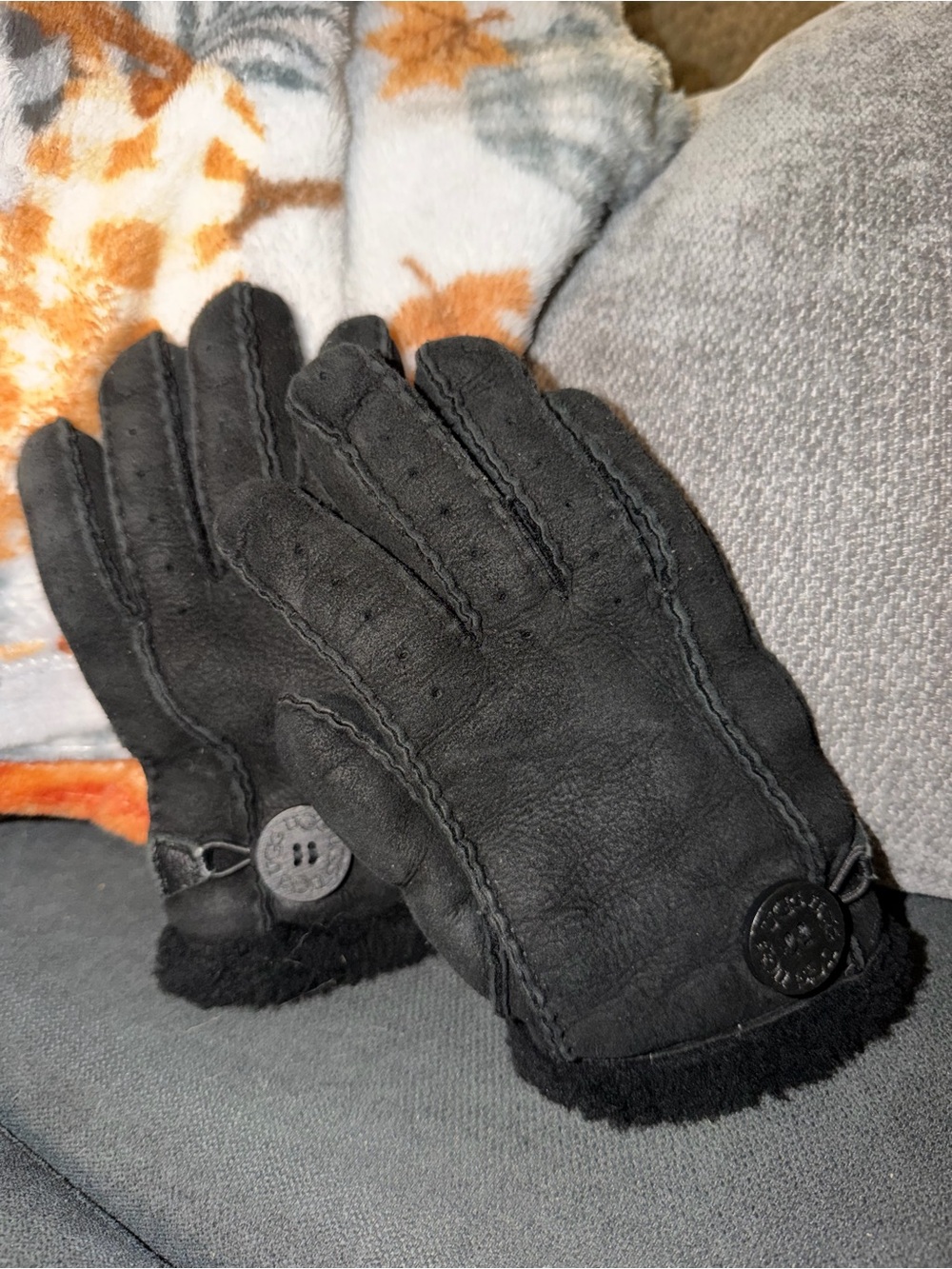 UGG Australia Women's Black Leather Shearling Lined Wrist Gloves Button Logo M